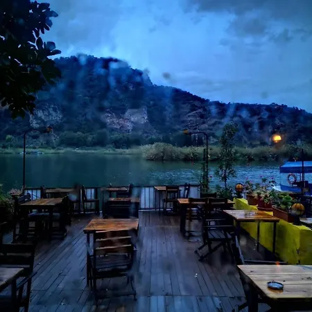 Camping Lodge *
